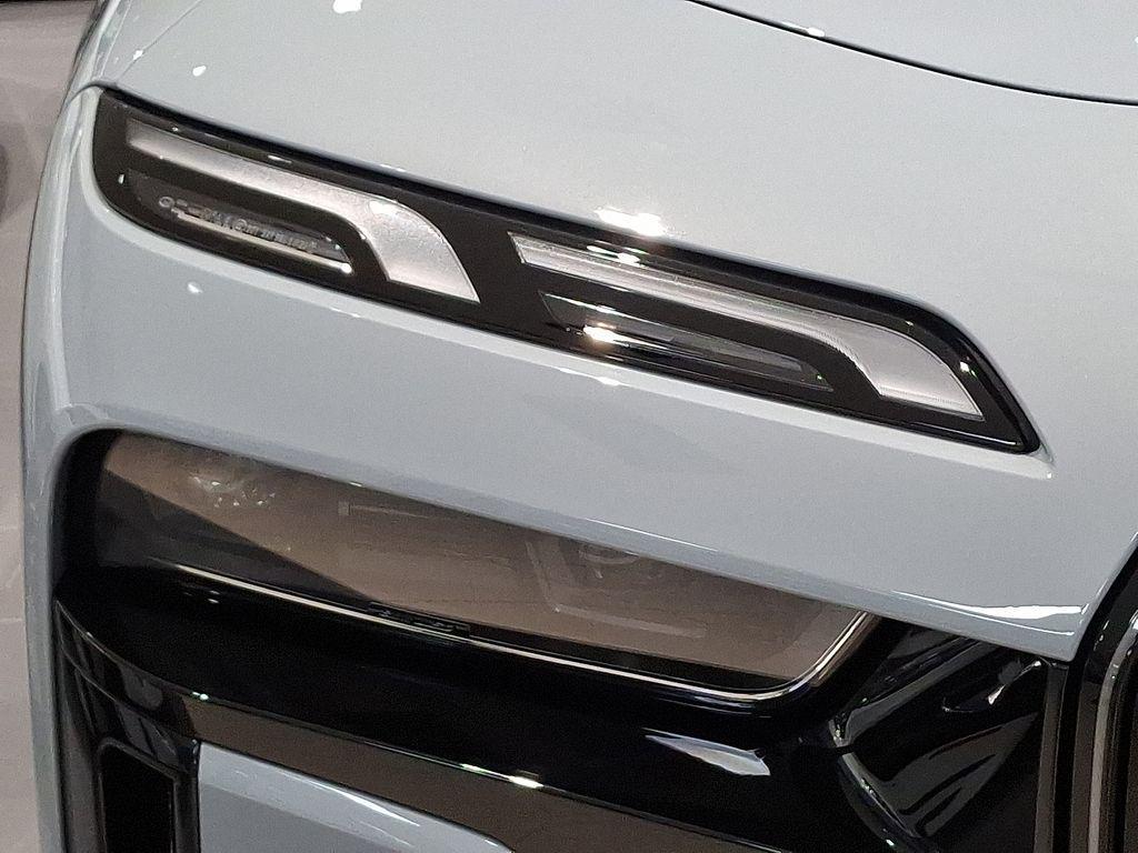 new 2025 BMW 760 car, priced at $126,825