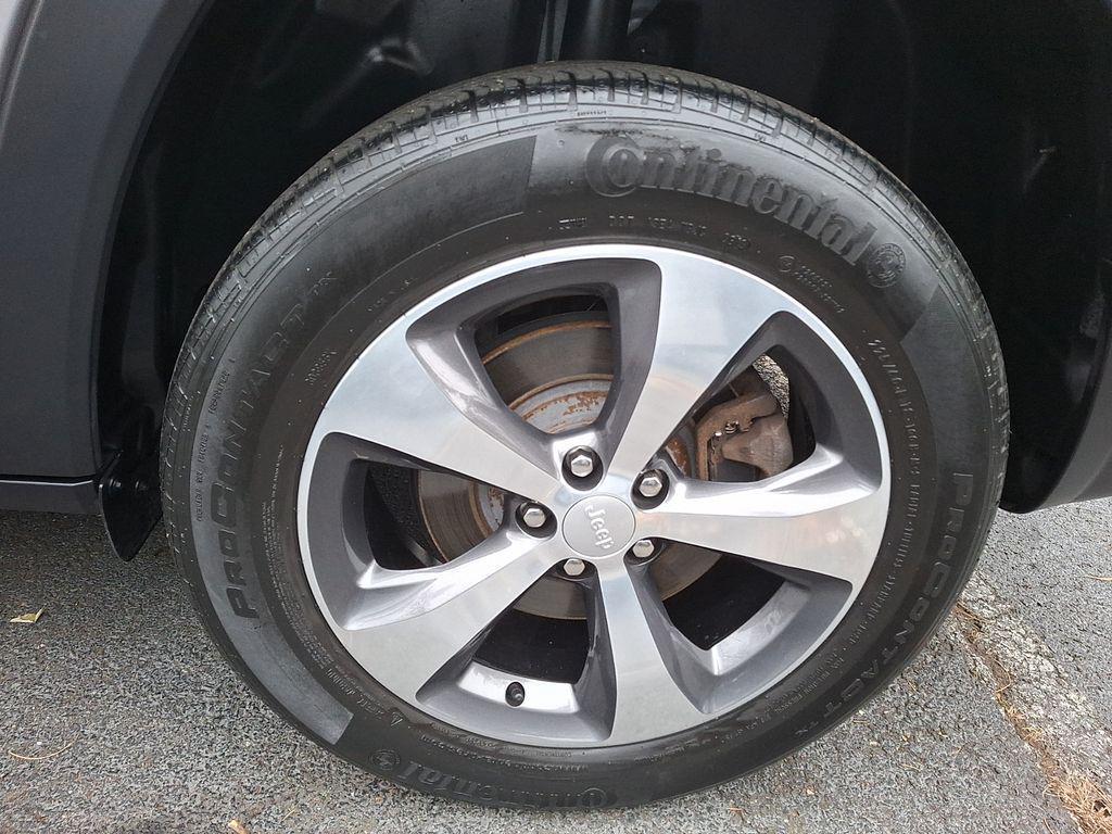 used 2019 Jeep Cherokee car, priced at $16,199