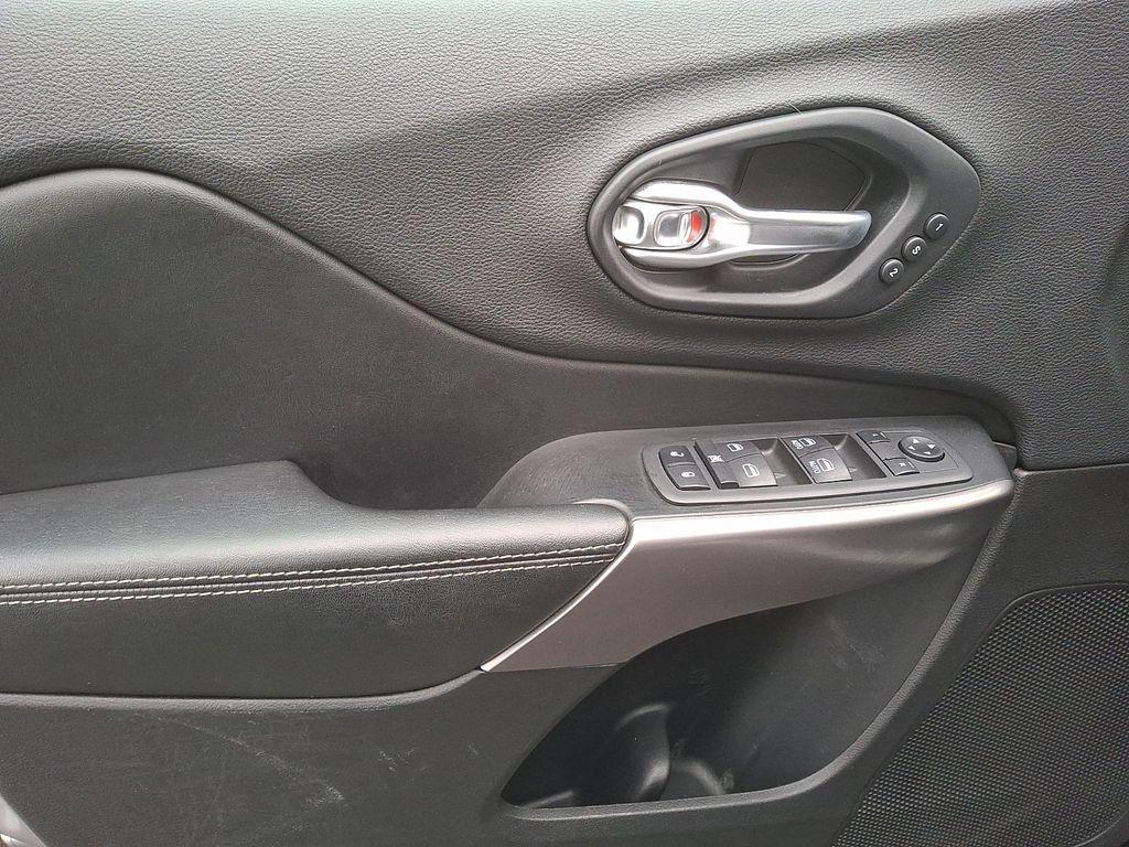 used 2019 Jeep Cherokee car, priced at $16,199