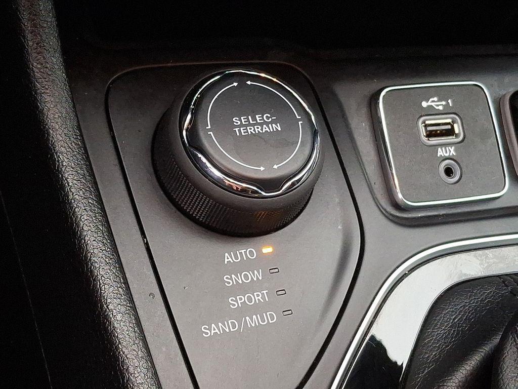 used 2019 Jeep Cherokee car, priced at $16,199