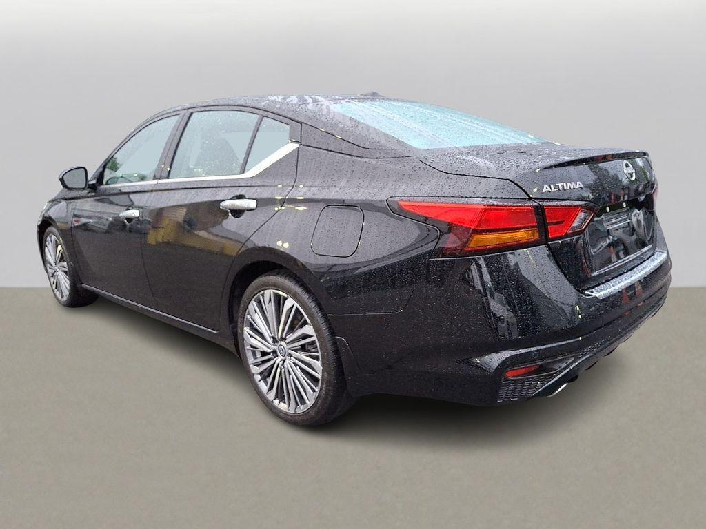 used 2023 Nissan Altima car, priced at $22,489