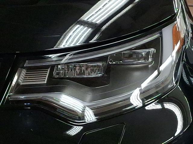 used 2022 Land Rover Discovery car, priced at $31,599