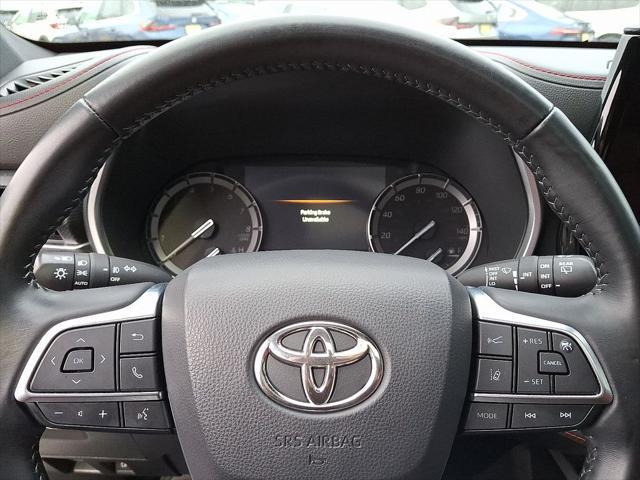 used 2021 Toyota Highlander car, priced at $34,999