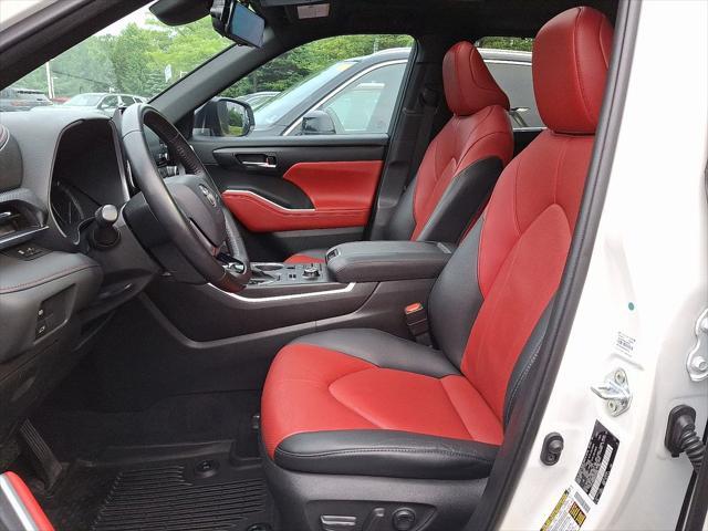 used 2021 Toyota Highlander car, priced at $34,999