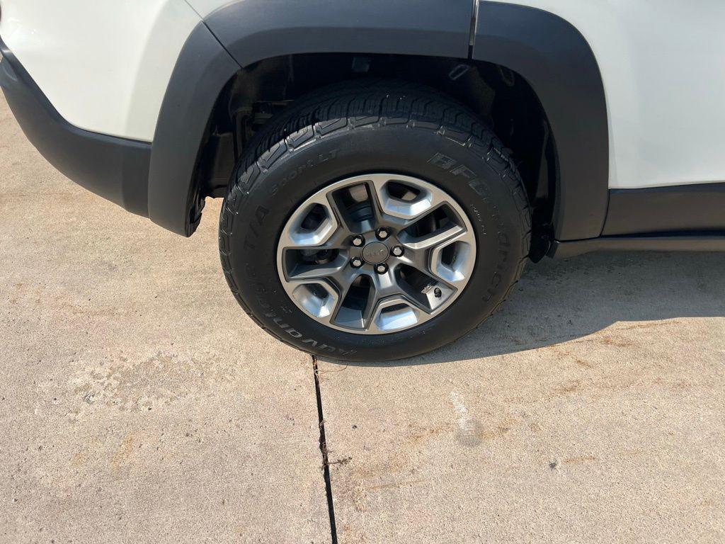 used 2019 Jeep Cherokee car, priced at $16,500