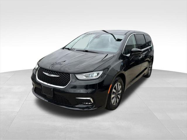 used 2023 Chrysler Pacifica Hybrid car, priced at $26,500