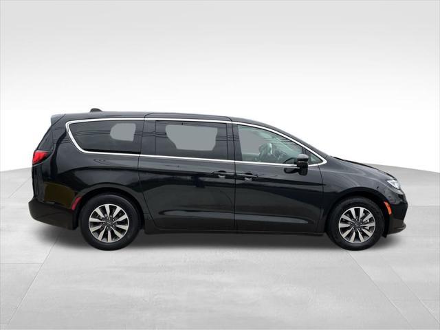 used 2023 Chrysler Pacifica Hybrid car, priced at $26,500