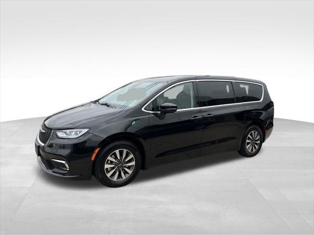 used 2023 Chrysler Pacifica Hybrid car, priced at $26,500