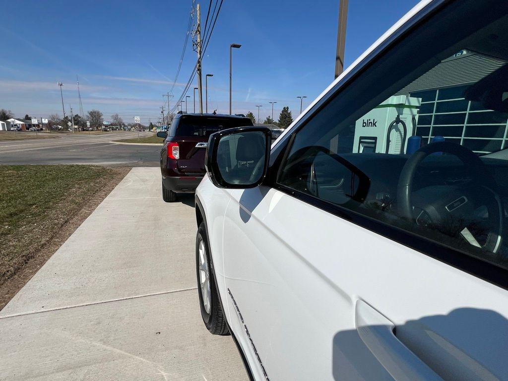 used 2023 Jeep Grand Cherokee car, priced at $30,000