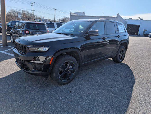 new 2025 Jeep Grand Cherokee car, priced at $51,392