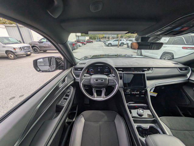 new 2025 Jeep Grand Cherokee car, priced at $39,333