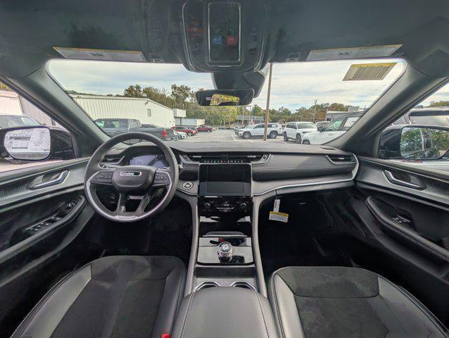 new 2025 Jeep Grand Cherokee car, priced at $39,333