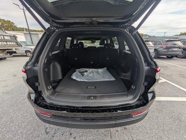new 2025 Jeep Grand Cherokee car, priced at $39,333