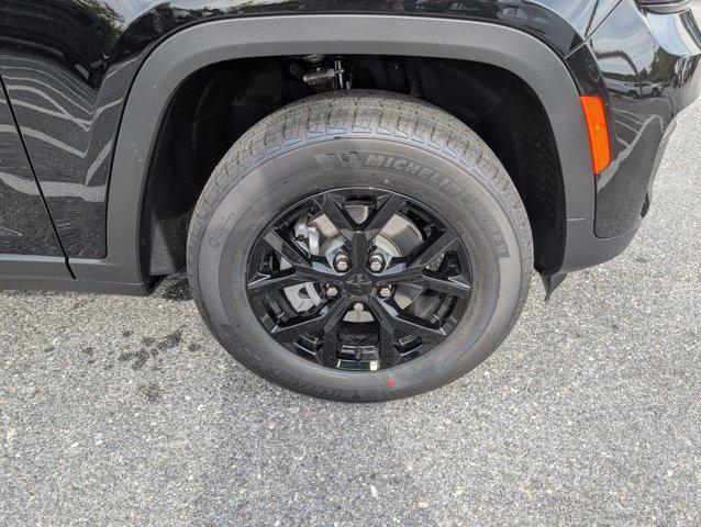 new 2025 Jeep Grand Cherokee car, priced at $39,333