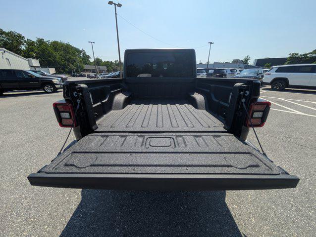 new 2025 Jeep Gladiator car, priced at $50,352