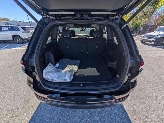 new 2025 Jeep Grand Cherokee car, priced at $45,208