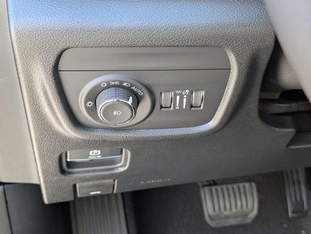 new 2025 Jeep Grand Cherokee car, priced at $45,208