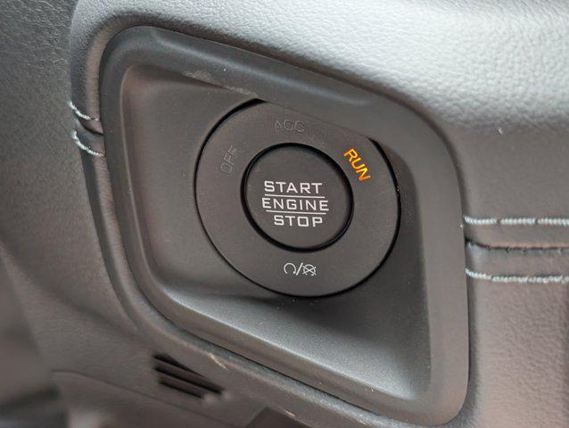 new 2025 Jeep Gladiator car, priced at $46,782