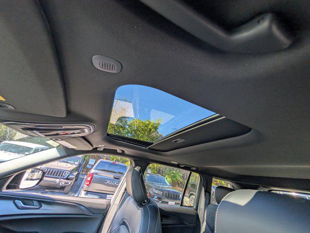 new 2025 Jeep Grand Cherokee car, priced at $39,333