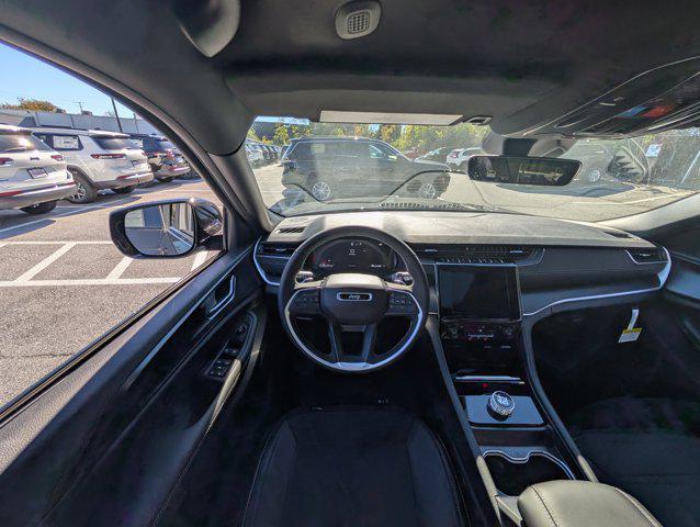 new 2025 Jeep Grand Cherokee car, priced at $39,333