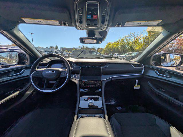 new 2025 Jeep Grand Cherokee car, priced at $39,333