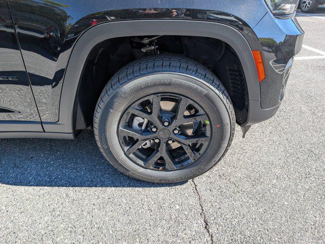 new 2025 Jeep Grand Cherokee car, priced at $39,333