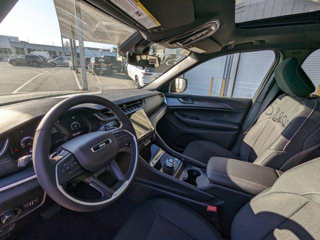 new 2025 Jeep Grand Cherokee car, priced at $40,582