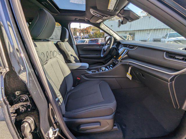 new 2025 Jeep Grand Cherokee car, priced at $40,582