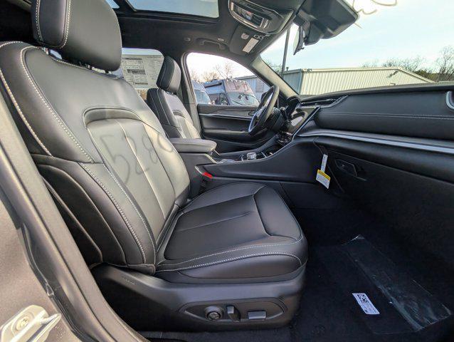 new 2025 Jeep Grand Cherokee car, priced at $46,505