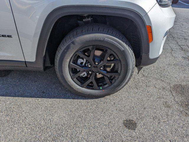 new 2025 Jeep Grand Cherokee car, priced at $42,884