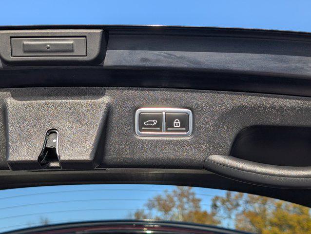 used 2023 Kia Sorento Hybrid car, priced at $27,665