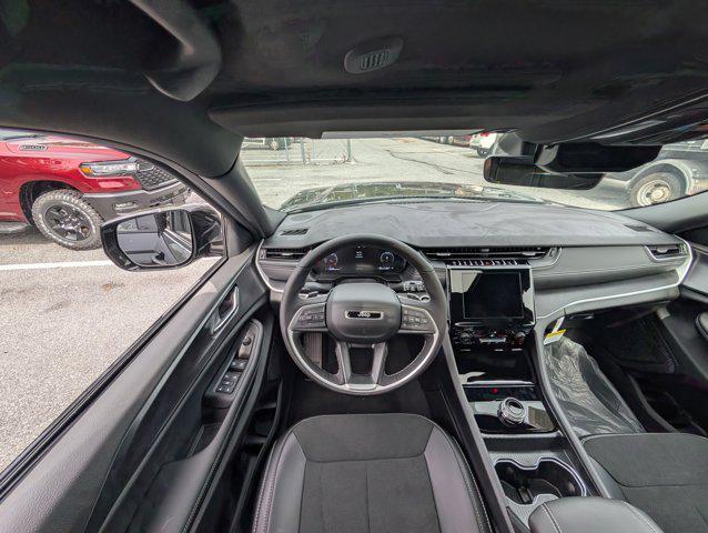 new 2025 Jeep Grand Cherokee car, priced at $40,813