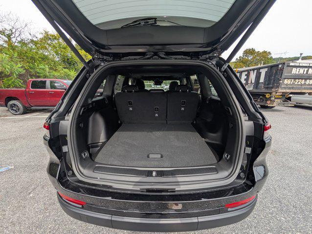 new 2025 Jeep Grand Cherokee car, priced at $40,813