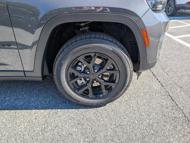 new 2025 Jeep Grand Cherokee car, priced at $39,333