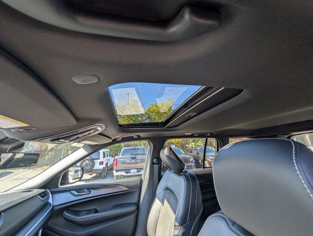 new 2025 Jeep Grand Cherokee car, priced at $39,333