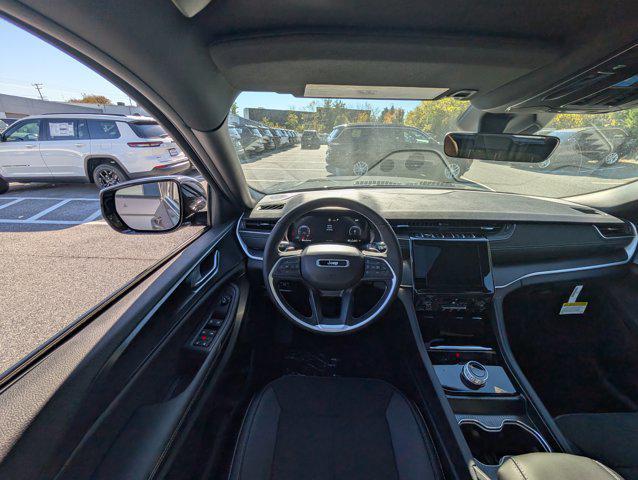 new 2025 Jeep Grand Cherokee car, priced at $39,333