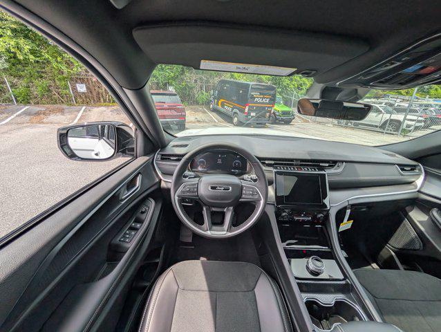 new 2025 Jeep Grand Cherokee car, priced at $43,760