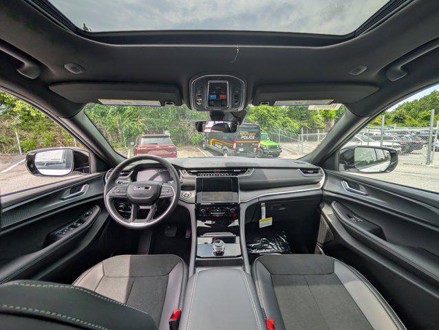 new 2025 Jeep Grand Cherokee car, priced at $43,760