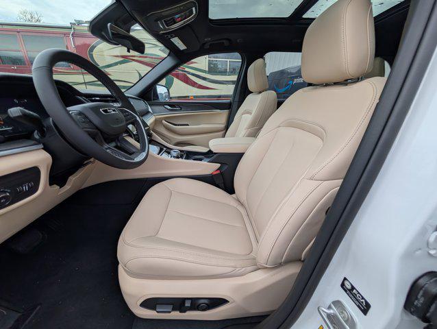 new 2025 Jeep Grand Cherokee car, priced at $43,170