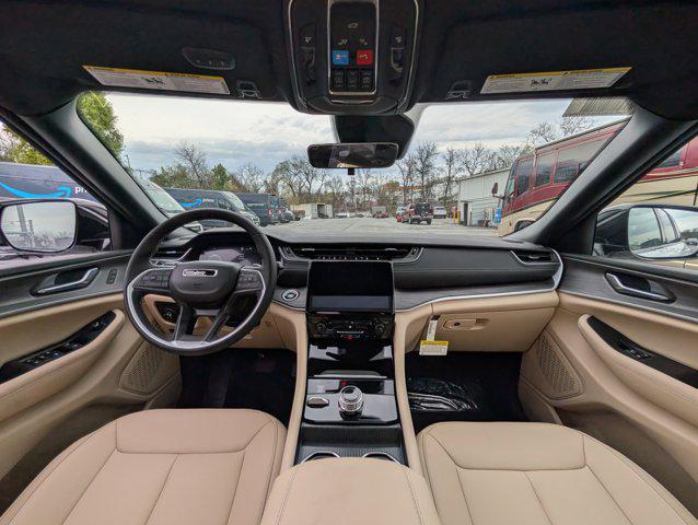new 2025 Jeep Grand Cherokee car, priced at $43,170