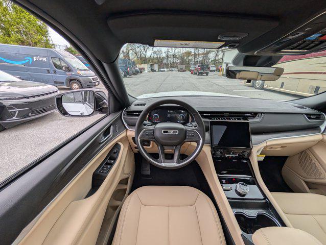 new 2025 Jeep Grand Cherokee car, priced at $43,170