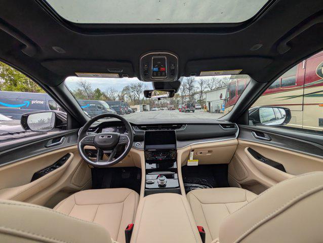 new 2025 Jeep Grand Cherokee car, priced at $43,170