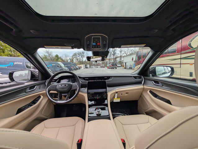 new 2025 Jeep Grand Cherokee car, priced at $43,170