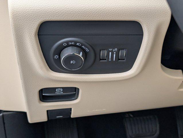 new 2025 Jeep Grand Cherokee car, priced at $43,170