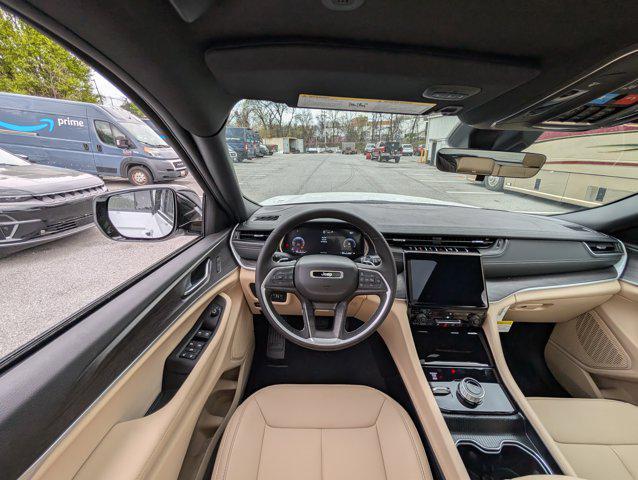 new 2025 Jeep Grand Cherokee car, priced at $43,170