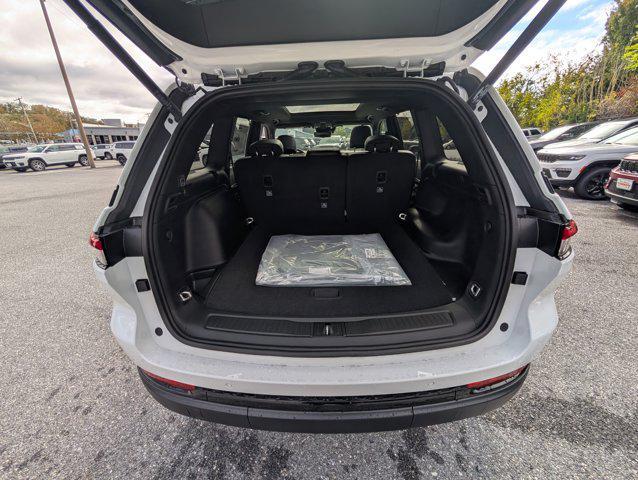 new 2025 Jeep Grand Cherokee car, priced at $47,305
