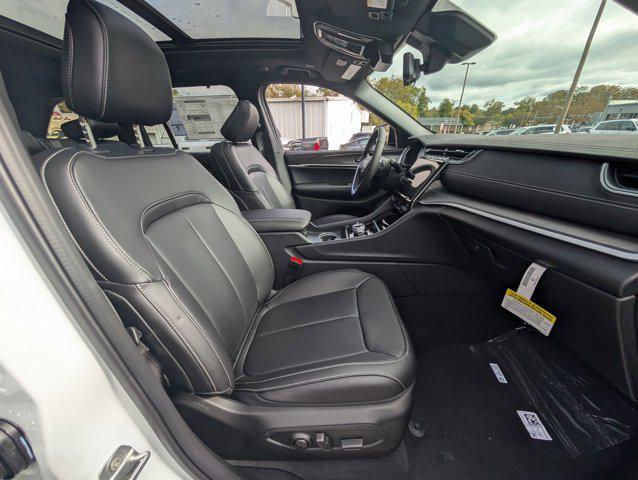 new 2025 Jeep Grand Cherokee car, priced at $47,305