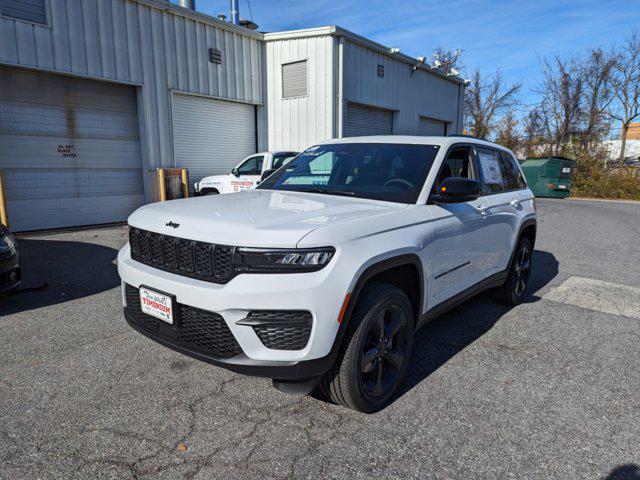 new 2025 Jeep Grand Cherokee car, priced at $39,628