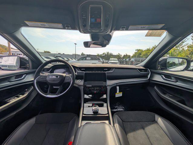 new 2025 Jeep Grand Cherokee car, priced at $38,797