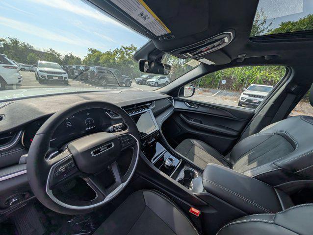 new 2025 Jeep Grand Cherokee car, priced at $38,797